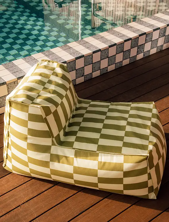 Outdoor long beanbag Matteo von Nobodinoz Letzte Chance